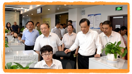 貴州省委書(shū)記陳敏爾網(wǎng)絡(luò)邀請(qǐng)大家到貴州旅游做客(圖)