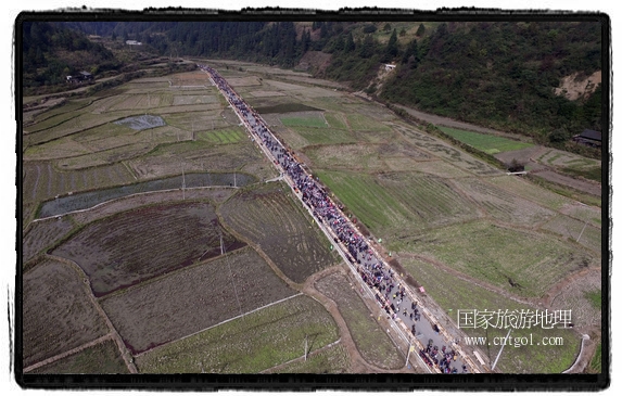 1700桌合攏宴，總長3.7公里，10380人同桌就餐，創(chuàng)歷史之最