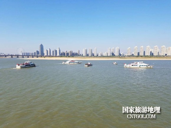 江西開(kāi)展呵護(hù)一湖清水，嚴(yán)厲打擊非法采砂行動(dòng)（圖）